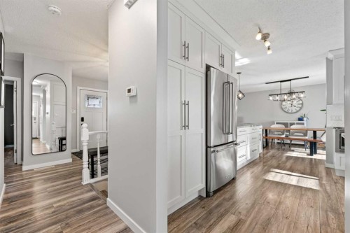 304 Wascana Crescent Se, Calgary, AB - Indoor