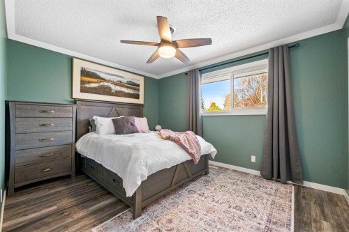 304 Wascana Crescent Se, Calgary, AB - Indoor Photo Showing Bedroom