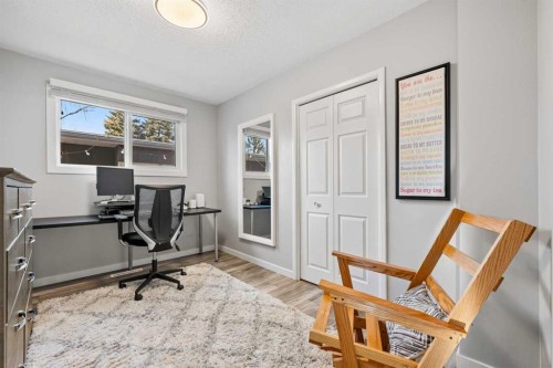 304 Wascana Crescent Se, Calgary, AB - Indoor Photo Showing Office