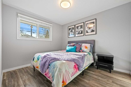 304 Wascana Crescent Se, Calgary, AB - Indoor Photo Showing Bedroom