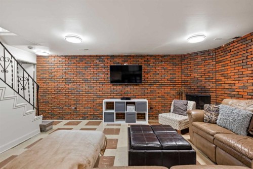 304 Wascana Crescent Se, Calgary, AB - Indoor