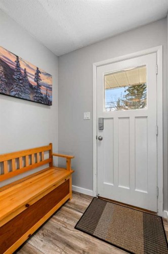 304 Wascana Crescent Se, Calgary, AB - Indoor Photo Showing Bedroom