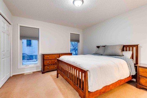 307 Regal Crescent, Trochu, AB - Indoor Photo Showing Bedroom