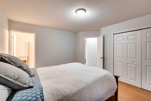 307 Regal Crescent, Trochu, AB - Indoor Photo Showing Bedroom