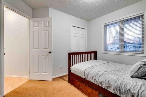 307 Regal Crescent, Trochu, AB - Indoor Photo Showing Bedroom