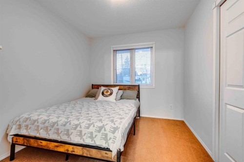 307 Regal Crescent, Trochu, AB - Indoor Photo Showing Bedroom