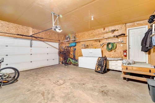 307 Regal Crescent, Trochu, AB - Indoor Photo Showing Garage
