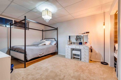 307 Regal Crescent, Trochu, AB - Indoor Photo Showing Bedroom