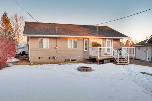 307 Regal Crescent, Trochu, AB - Outdoor