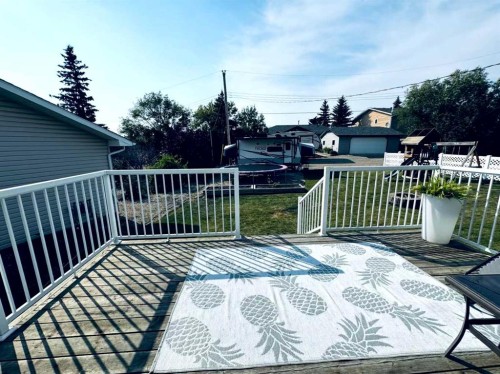 307 Regal Crescent, Trochu, AB - Outdoor With Deck Patio Veranda