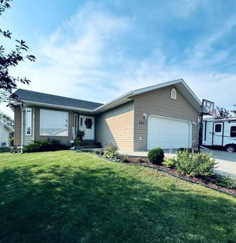 307 Regal Crescent, Trochu, AB - Outdoor