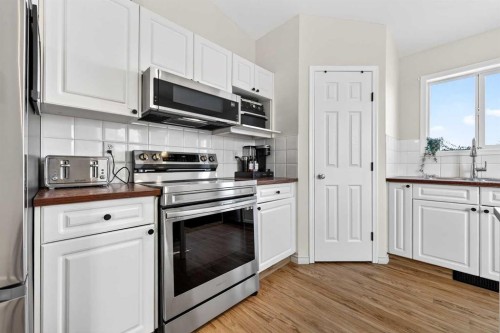 250 Cimarron Boulevard, Okotoks, AB - Indoor Photo Showing Kitchen