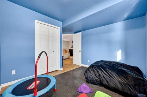 250 Cimarron Boulevard, Okotoks, AB - Indoor Photo Showing Bedroom
