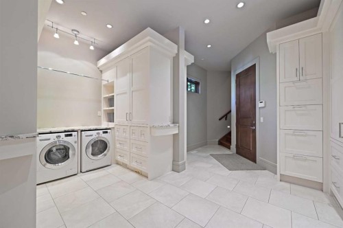 31 Spring Valley Heights Sw, Calgary, AB - Indoor Photo Showing Laundry Room