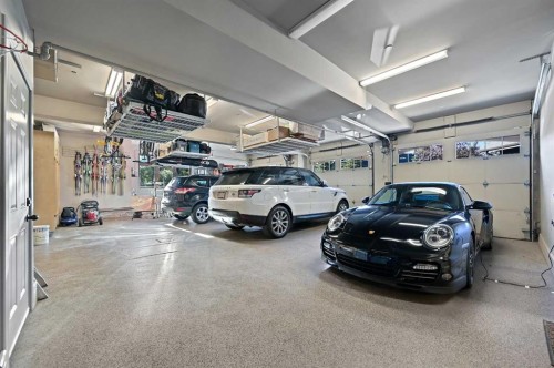 31 Spring Valley Heights Sw, Calgary, AB - Indoor Photo Showing Garage