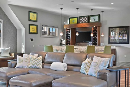 31 Spring Valley Heights Sw, Calgary, AB - Indoor Photo Showing Living Room