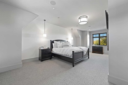 31 Spring Valley Heights Sw, Calgary, AB - Indoor Photo Showing Bedroom
