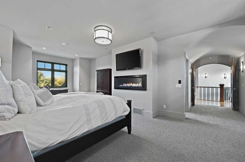 31 Spring Valley Heights Sw, Calgary, AB - Indoor Photo Showing Bedroom