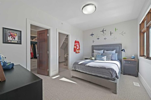 31 Spring Valley Heights Sw, Calgary, AB - Indoor Photo Showing Bedroom