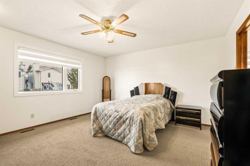 224 Eldorado Place Ne, Calgary, AB - Indoor Photo Showing Bedroom