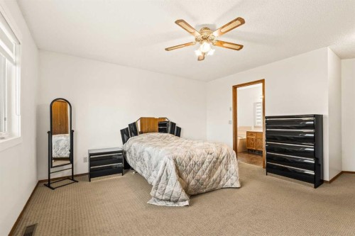 224 Eldorado Place Ne, Calgary, AB - Indoor Photo Showing Bedroom