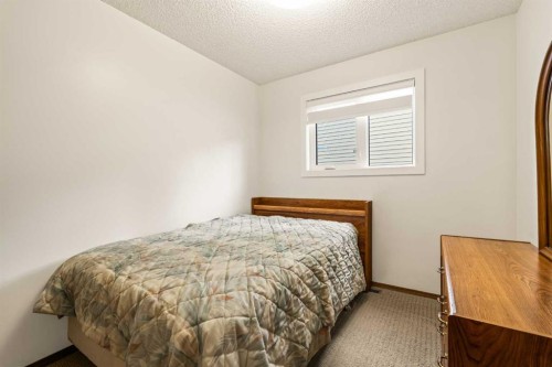 224 Eldorado Place Ne, Calgary, AB - Indoor Photo Showing Bedroom