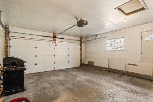 224 Eldorado Place Ne, Calgary, AB - Indoor Photo Showing Garage