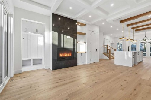 3515 42 Street Sw, Calgary, AB - Indoor Photo Showing Kitchen With Upgraded Kitchen