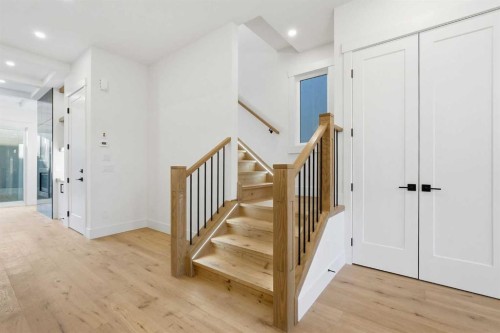 3515 42 Street Sw, Calgary, AB - Indoor Photo Showing Other Room