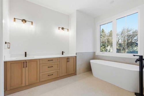 3515 42 Street Sw, Calgary, AB - Indoor Photo Showing Bathroom