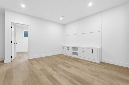 3515 42 Street Sw, Calgary, AB - Indoor Photo Showing Other Room