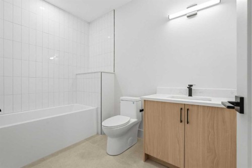 3515 42 Street Sw, Calgary, AB - Indoor Photo Showing Bathroom