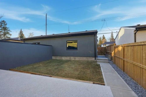 3515 42 Street Sw, Calgary, AB - Outdoor