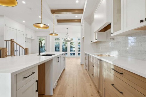 3515 42 Street Sw, Calgary, AB - Indoor Photo Showing Kitchen With Upgraded Kitchen