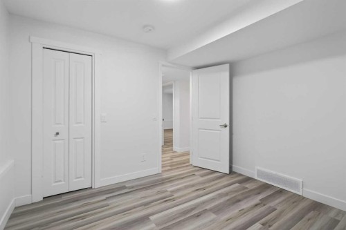 128 Bernard Close Nw, Calgary, AB 