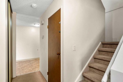 93-1155 Falconridge Drive Ne, Calgary, AB - Indoor Photo Showing Other Room