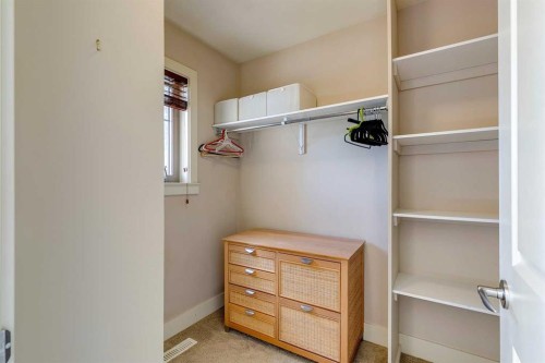 446 18 Avenue Ne, Calgary, AB - Indoor With Storage