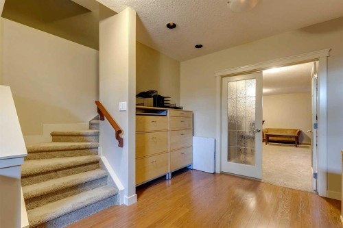 446 18 Avenue Ne, Calgary, AB - Indoor Photo Showing Other Room