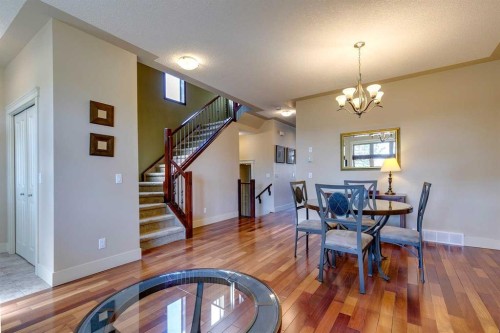 446 18 Avenue Ne, Calgary, AB - Indoor Photo Showing Dining Room