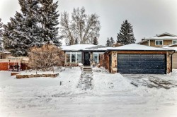 36 Dalrymple Green NW Calgary, AB T3A 1Y2