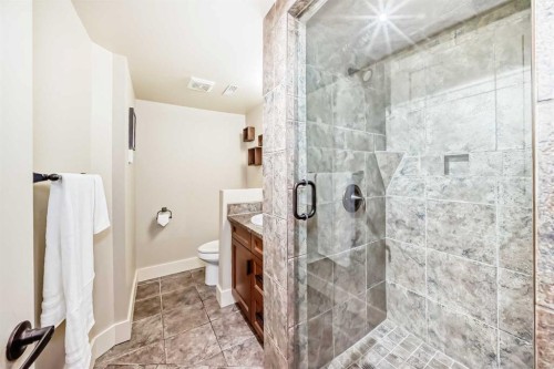 36 Dalrymple Green Nw, Calgary, AB - Indoor Photo Showing Bathroom