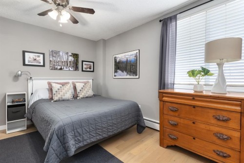31-528 Cedar Crescent Sw, Calgary, AB - Indoor Photo Showing Bedroom