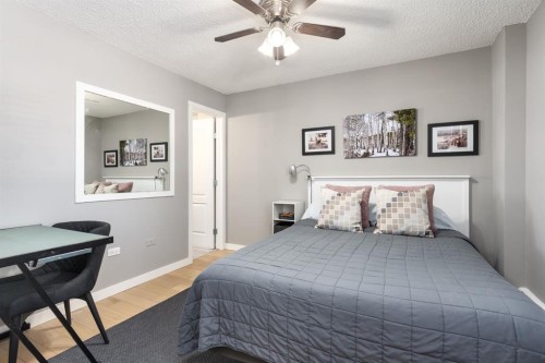 31-528 Cedar Crescent Sw, Calgary, AB - Indoor Photo Showing Bedroom