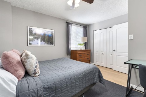 31-528 Cedar Crescent Sw, Calgary, AB - Indoor Photo Showing Bedroom