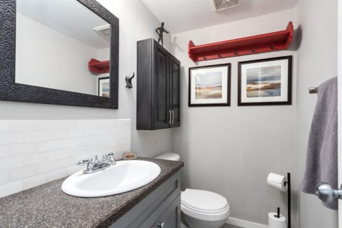 31-528 Cedar Crescent Sw, Calgary, AB - Indoor Photo Showing Bathroom