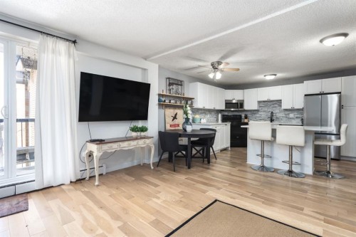 31-528 Cedar Crescent Sw, Calgary, AB - Indoor Photo Showing Kitchen With Upgraded Kitchen