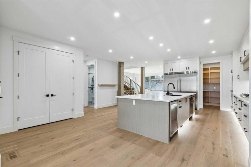 1835 Braemar Place Sw, Calgary, AB - Indoor Photo Showing Kitchen With Upgraded Kitchen