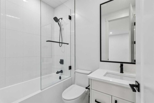 1835 Braemar Place Sw, Calgary, AB - Indoor Photo Showing Bathroom