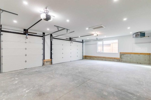 1835 Braemar Place Sw, Calgary, AB - Indoor Photo Showing Garage