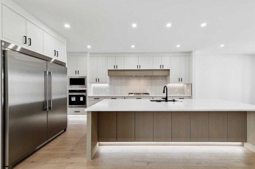 1835 Braemar Place Sw, Calgary, AB - Indoor Photo Showing Kitchen With Upgraded Kitchen